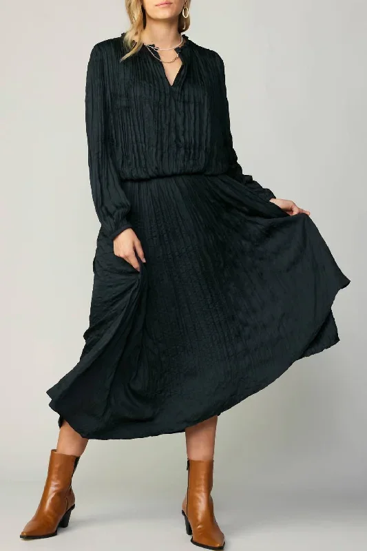 Asymmetric Wrinkled Long Skirt In Black