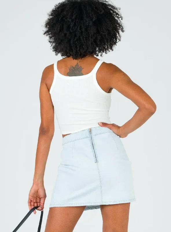 the-lola-mini-skirt-light-wash-denim